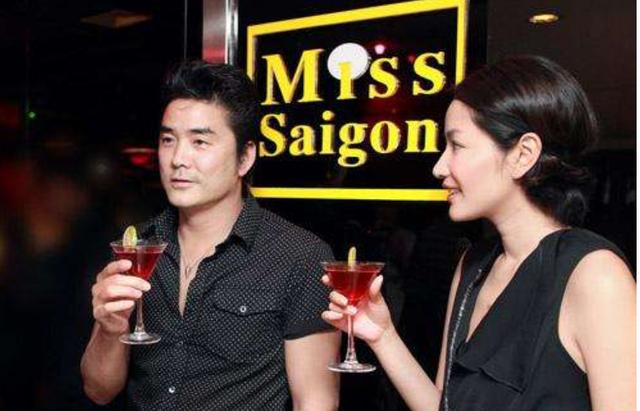 未婚成50岁胡兵冻龄秘笈，绯闻女友瞿颖与李亚鹏