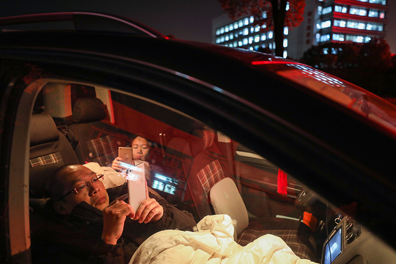 全民战疫｜武汉金银潭医院：医护夫妻以车为家