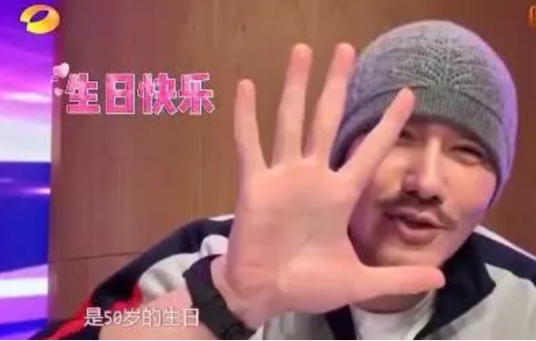 未婚成50岁胡兵冻龄秘笈，绯闻女友瞿颖与李亚鹏