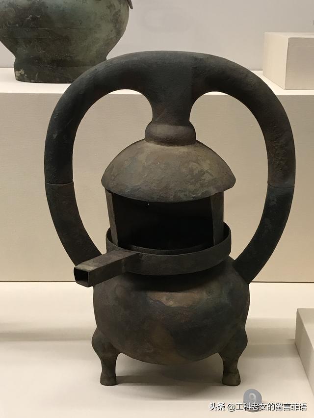 死人口含玉