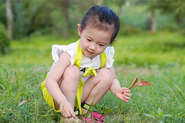 “我宁愿她长得丑一点！”女儿长得太漂亮，当爸爸的忍不住担忧