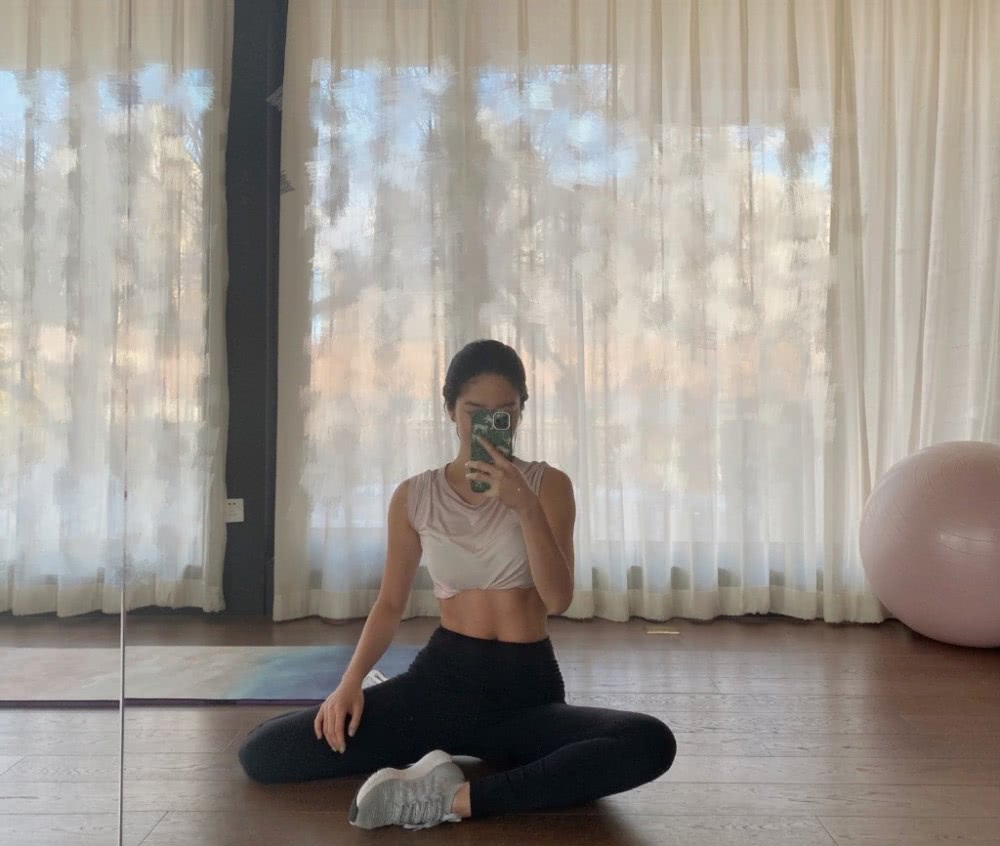 女生马甲线照片自然 5a6ee543554f423c8e5f9bc8d2c8d059.jpeg