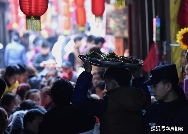 百步亭的资本宴：水坑里建13万人“小王国”，参