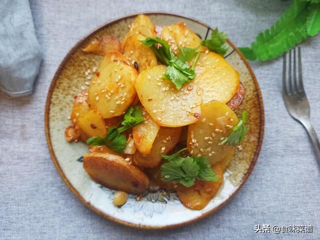 怎么样煎土豆片才好吃 8acd42a755204325aff68a57f0a82458.jpeg