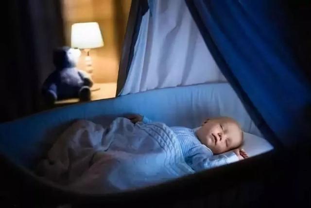 【檀香育儿】原创如果你的孩子经常这么睡，就要赶紧纠正，否则发育会落后一大截