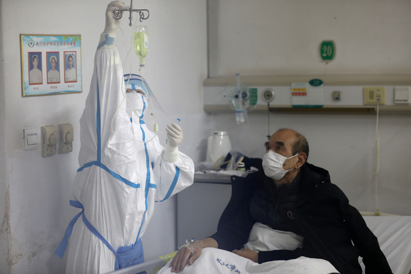 全民战疫｜武汉金银潭医院：医护夫妻以车为家