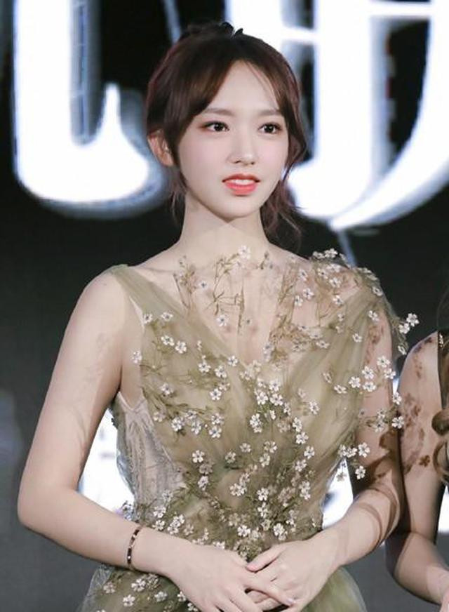作为国民女团火箭少女的成员,她也是深受网友和粉丝的喜欢.