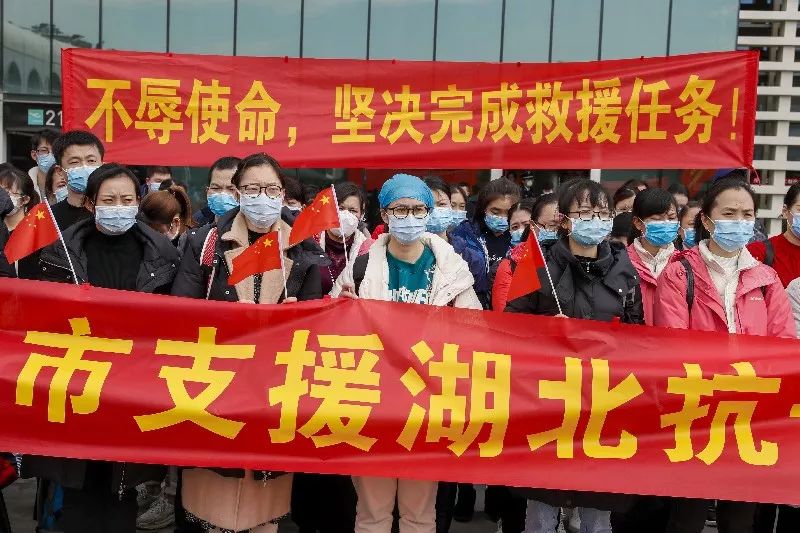 致敬最美逆行者!抗疫路上为你而歌丨战"疫",厦门文艺工作者在行动!