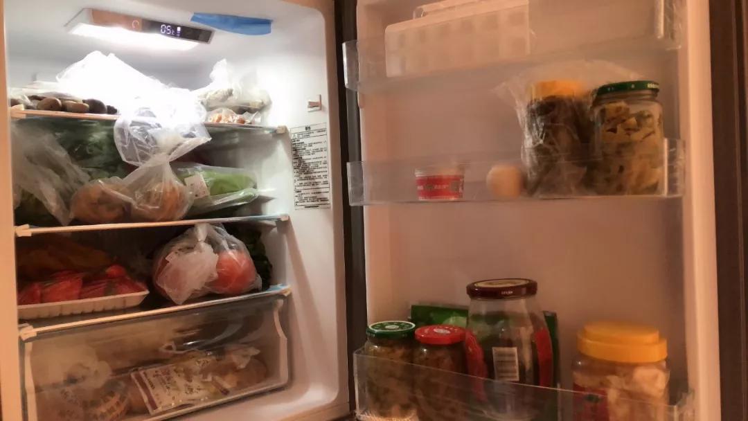 坐标:浙江 · 宁波余姚 ○ 牛肉/猪肉 冰箱的储备还是挺足的,蔬菜水果