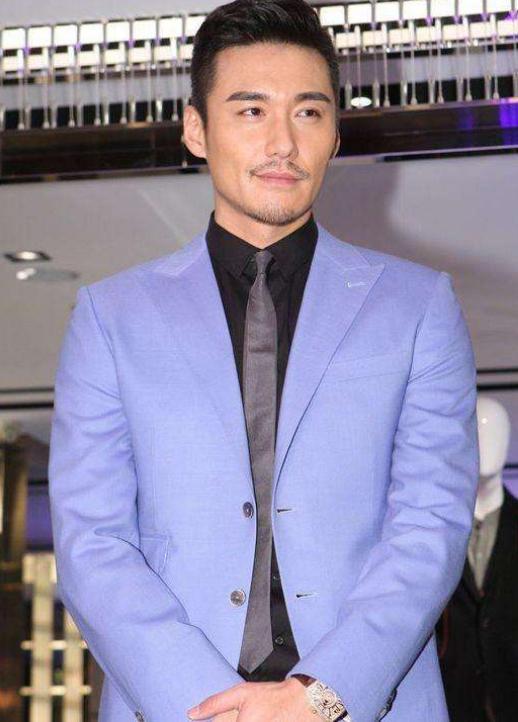 未婚成50岁胡兵冻龄秘笈，绯闻女友瞿颖与李亚鹏