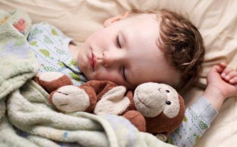 【檀香育儿】原创如果你的孩子经常这么睡，就要赶紧纠正，否则发育会落后一大截