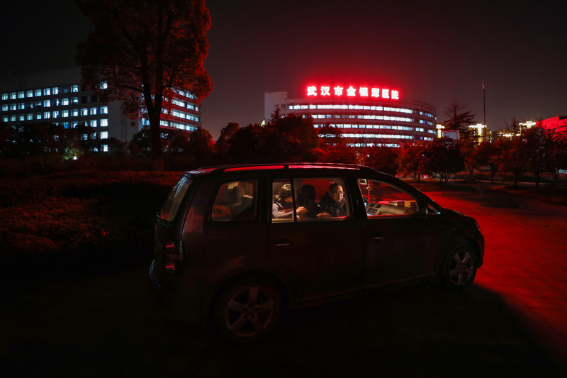 全民战疫｜武汉金银潭医院：医护夫妻以车为家