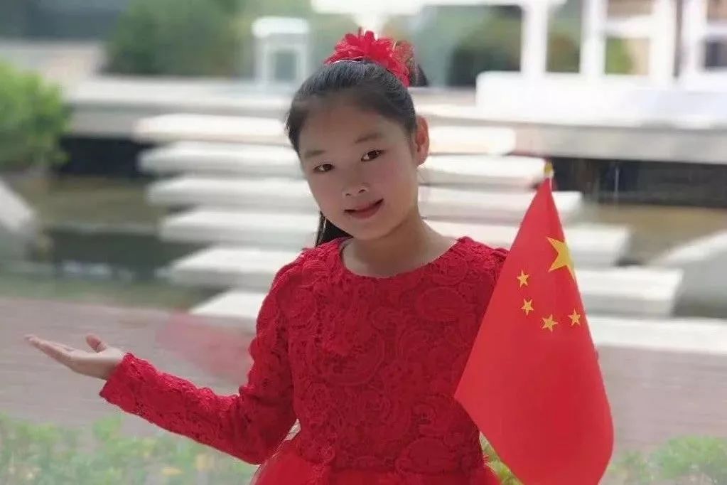 【广电艺校】手工小达人,吸管编花春意暖_张逸宸