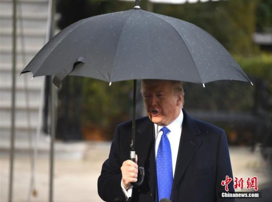 川普穷酸讽刺民主党候选人布隆伯格