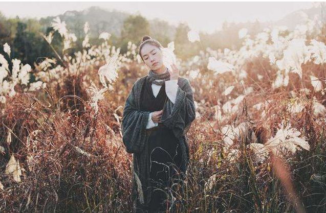 拍照怎么把人拍出像影子一样 23668376381c4f6e9268341592d387cb.jpeg