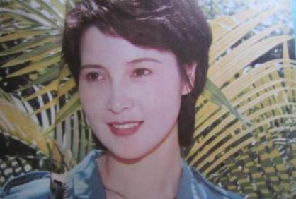 她是李小璐的母亲 曾红过刘晓庆 二婚被豪门导演独宠30年_张伟欣