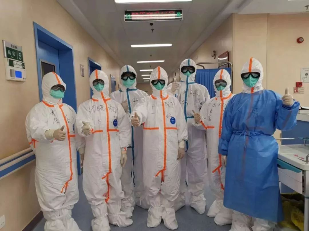 【一院战疫记】南京二队首例出院,真好!_武汉