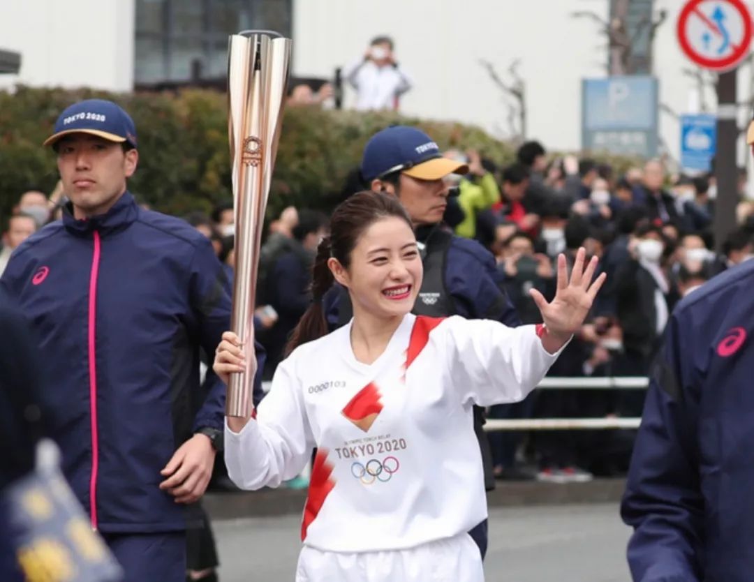 石原里美现身奥运火炬传递彩排,展现元气笑容