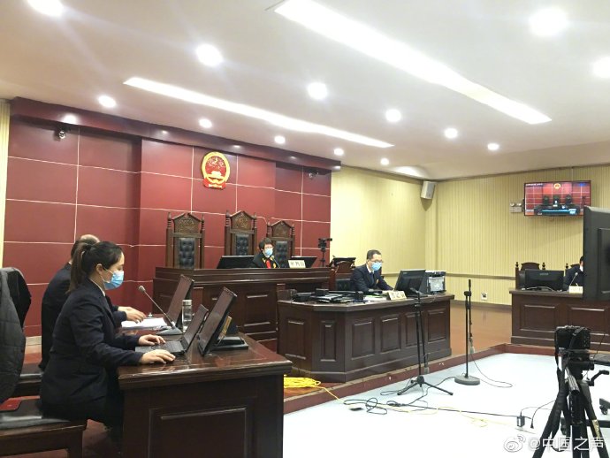 “封城”管理后,男子擅自运送人员离开武汉获