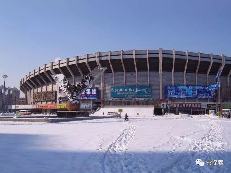 五里河体育场旧影十强赛胜利纪念碑现位于与五里河体育场原址一街之