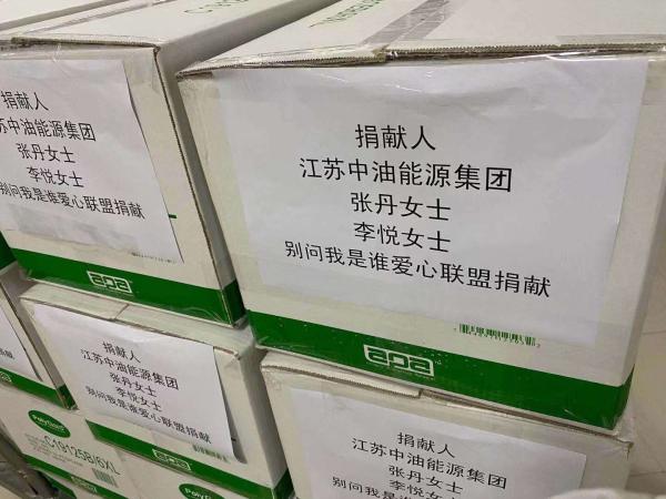 战疫者｜七千件防护服捐赠人：医护是在拿命续