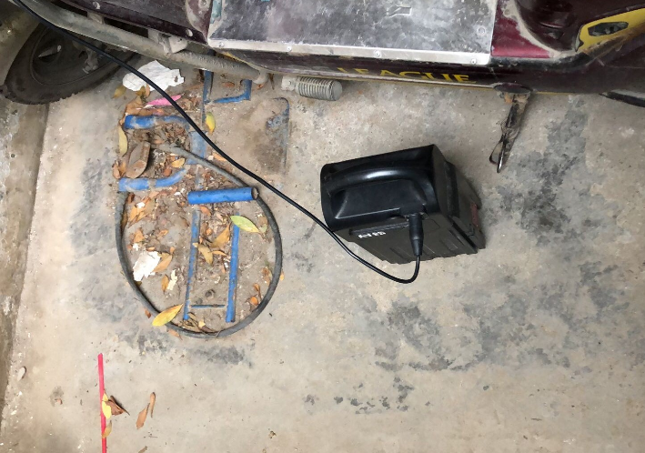 武汉90后老师骑行上千公里送药500户