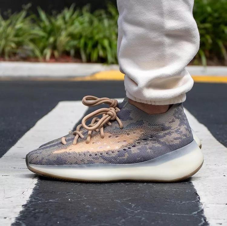 上脚近赏yeezyboost380mist释出最新上脚图辑