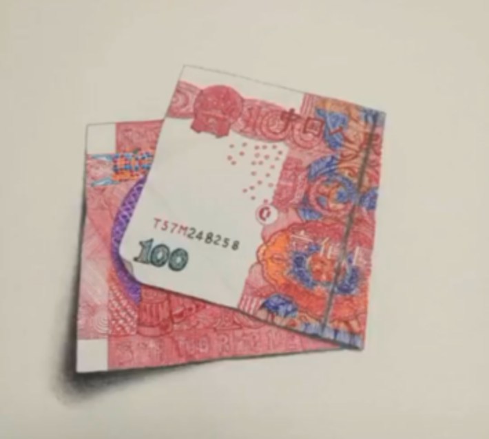 原创美术生"不务正业,画一张100元人民币放讲台,结果老师尴尬了