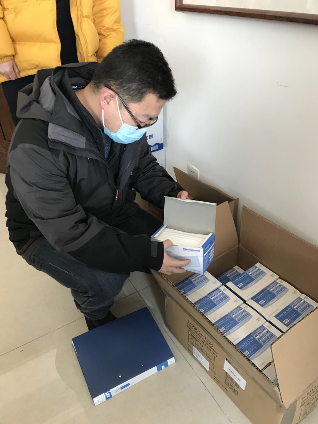 铁人口罩_戴口罩的卡通图片(2)