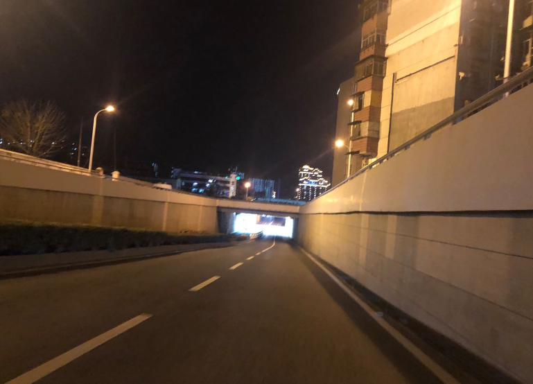 武汉90后老师骑行上千公里送药500户