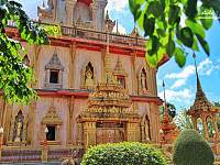 泰国唯一可以放鞭炮的寺庙，香火旺盛，普吉岛必打卡