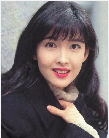 长着萌萌兔牙的女星,翁美玲俏皮,张曼玉成一代