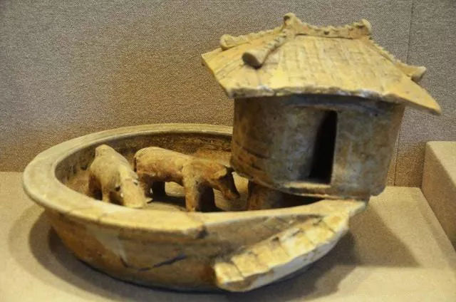 两汉时期|古代厕所啥样？听说皇帝都能淹死？