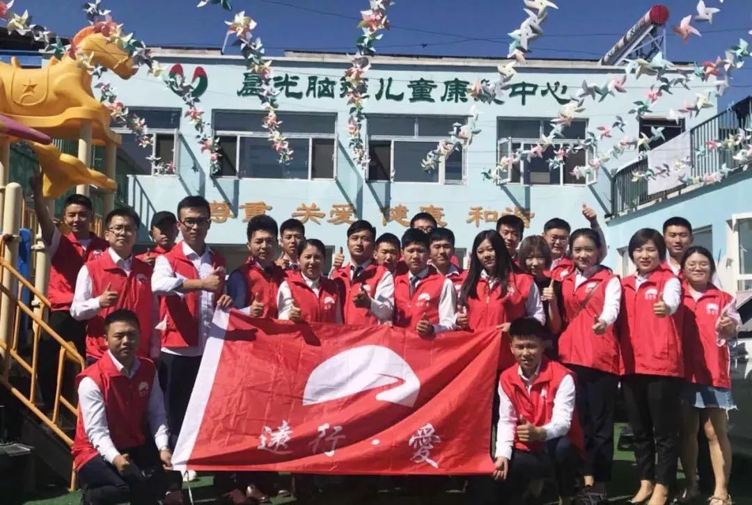 “愿你光芒万丈，始终温暖有光”