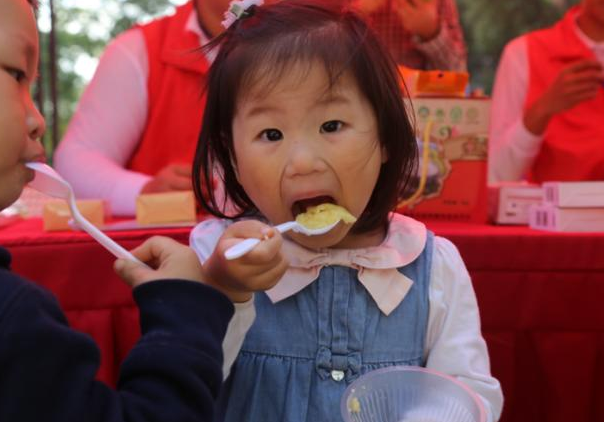 [樱桃育儿经]雨水过后，这3样东西要“扔掉”，很容易让孩子积食不长个！