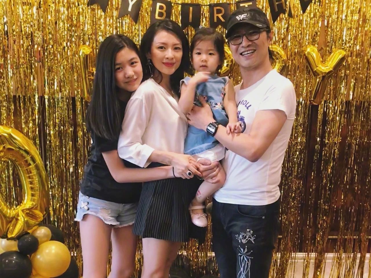 原创章子怡挺三胎大肚拍写真照片曝光，小尖脸不像孕妇，眼中有光太美了