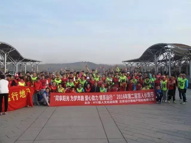 “愿你光芒万丈，始终温暖有光”