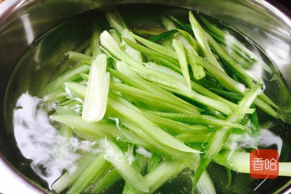 芹菜炒洋葱好吃嘛 3d9bc8c116d9433fa3f167414b18a244.jpeg