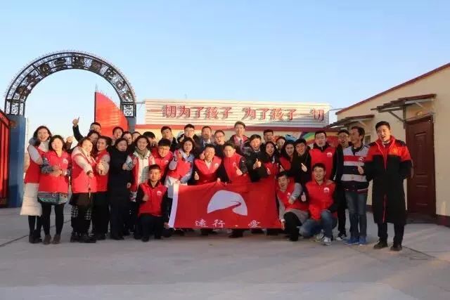 “愿你光芒万丈，始终温暖有光”