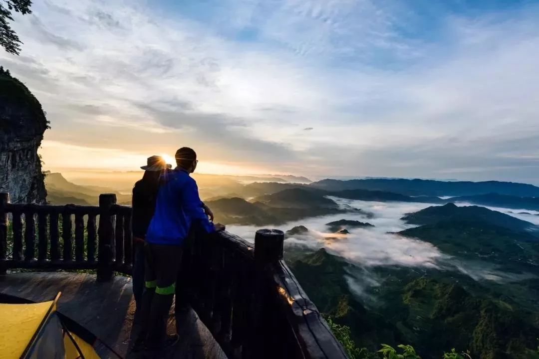 图丨摩围山飞云口图丨摩围山云海奇观图丨摩围山养生酒店图丨摩围山