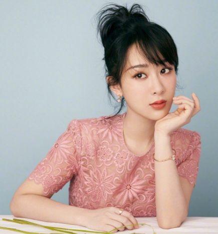 杨紫继肖战之后，突然“官宣”新身份？看到沉