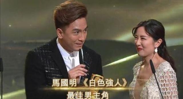 马国明专程接送唐诗咏,剧中CP成现实情侣?当事人回应:只是顺路 作者: 来源:猫眼娱乐V 马国明专程接送唐诗咏,剧中CP成现实情侣?当事人回应:只是顺路 作者: 来源:猫眼娱乐V