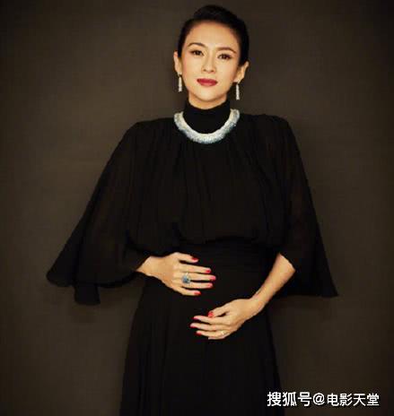 章子怡孕照登杂志封面，产前三周拍摄，状态不