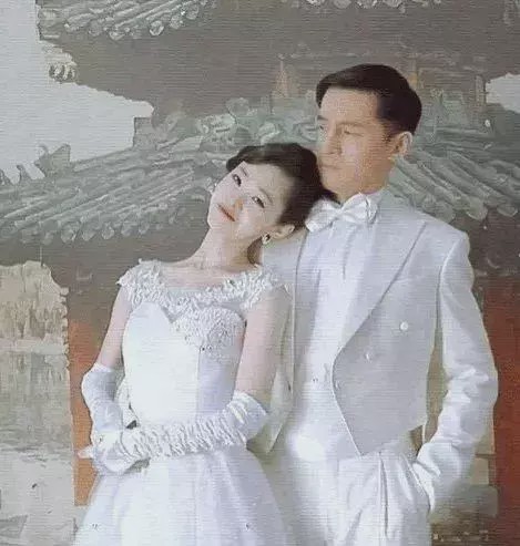 婚纱的插曲_动漫婚纱情侣头像(3)