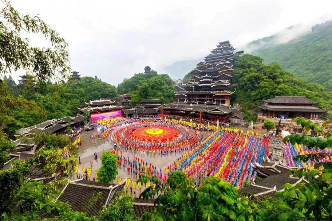 蚩尤九黎城位于重庆市彭水苗族土家族自治县县城,距离重庆主城约2