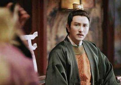 故事传记|王爷劝皇帝赏赐功臣，皇帝愤怒地说了8个字，王爷听后挥刀自刎