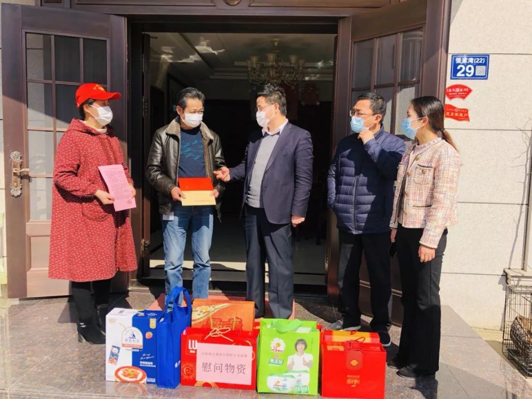 张译丹家庭在武汉疫情爆发后,徐晓佳怀着一颗大爱之心,积极响应号召