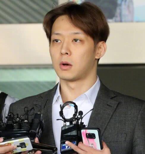 原创河正宇否认吸毒后又晒与院长聊天记录，网友不站队：怕像朴有天被打脸