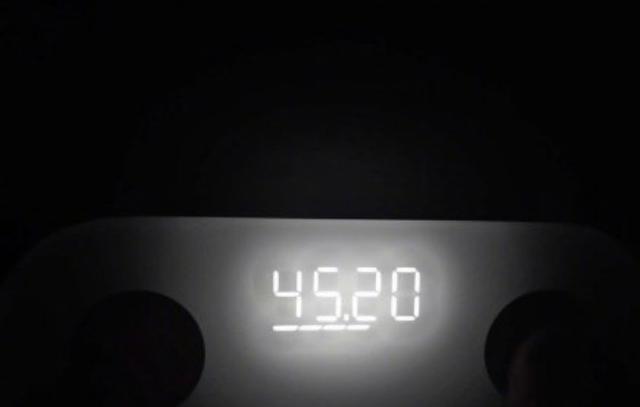 杨幂难得宅家研究厨艺还只吃不胖，但没刘恺威