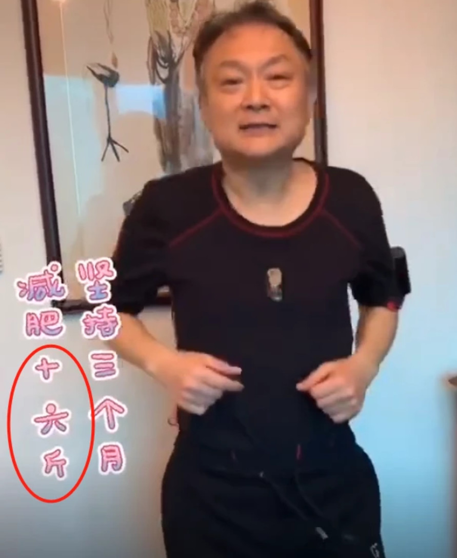 原创"贾宝玉"欧阳奋强近况曝光,57岁头发稀疏花白瘦脱相,女儿颜值颇高